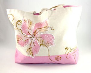 Paint totes for souvenirs