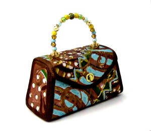 Make a firm bodied structured handbag